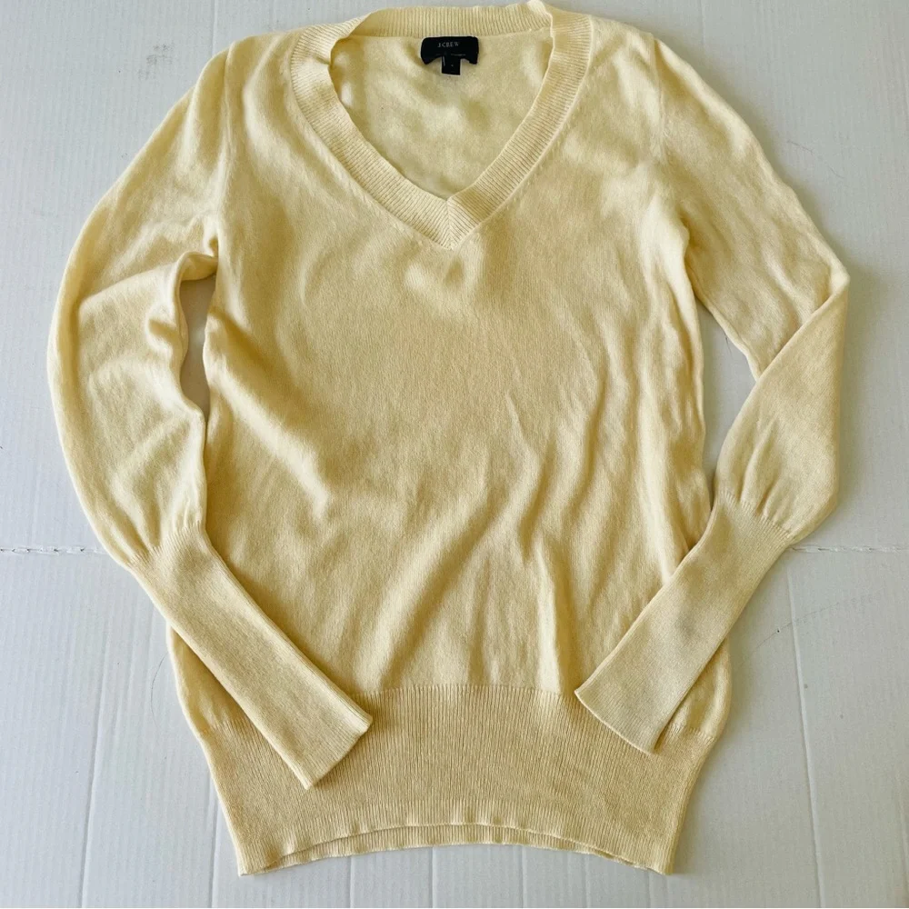 J. Crew Pale Yellow V-Neck Cashmere Sweater 🚨imperfections